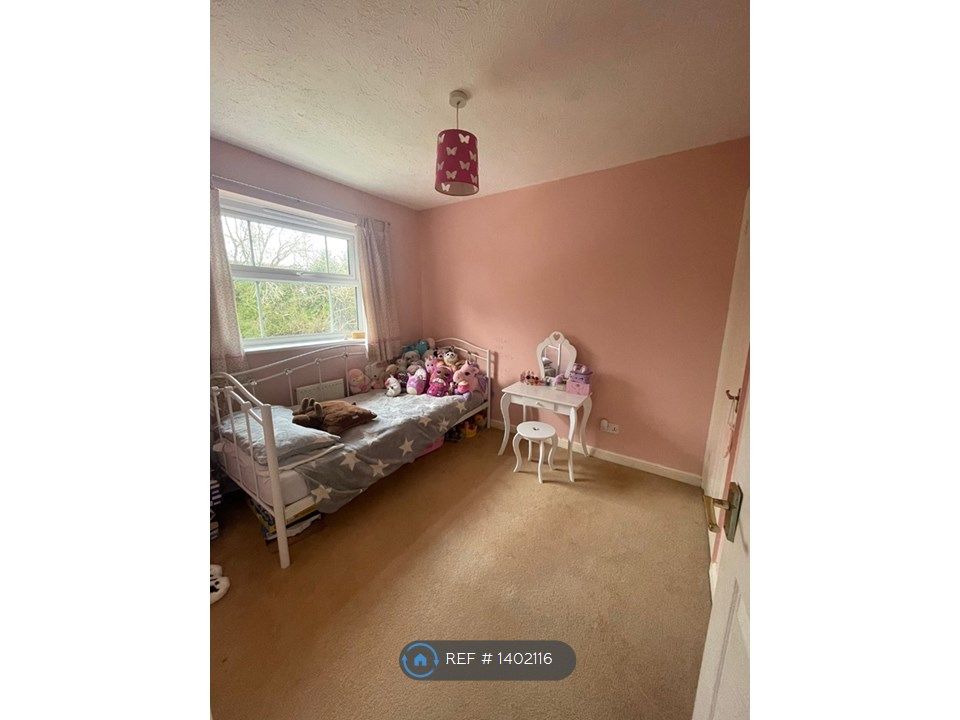 2 bed semidetached house to rent in Wheeler Road, Maidenbower, Crawley