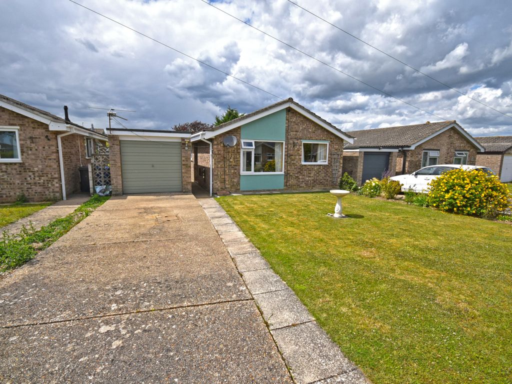 3 bed detached bungalow for sale in Barons Close, Halesworth IP19 Zoopla