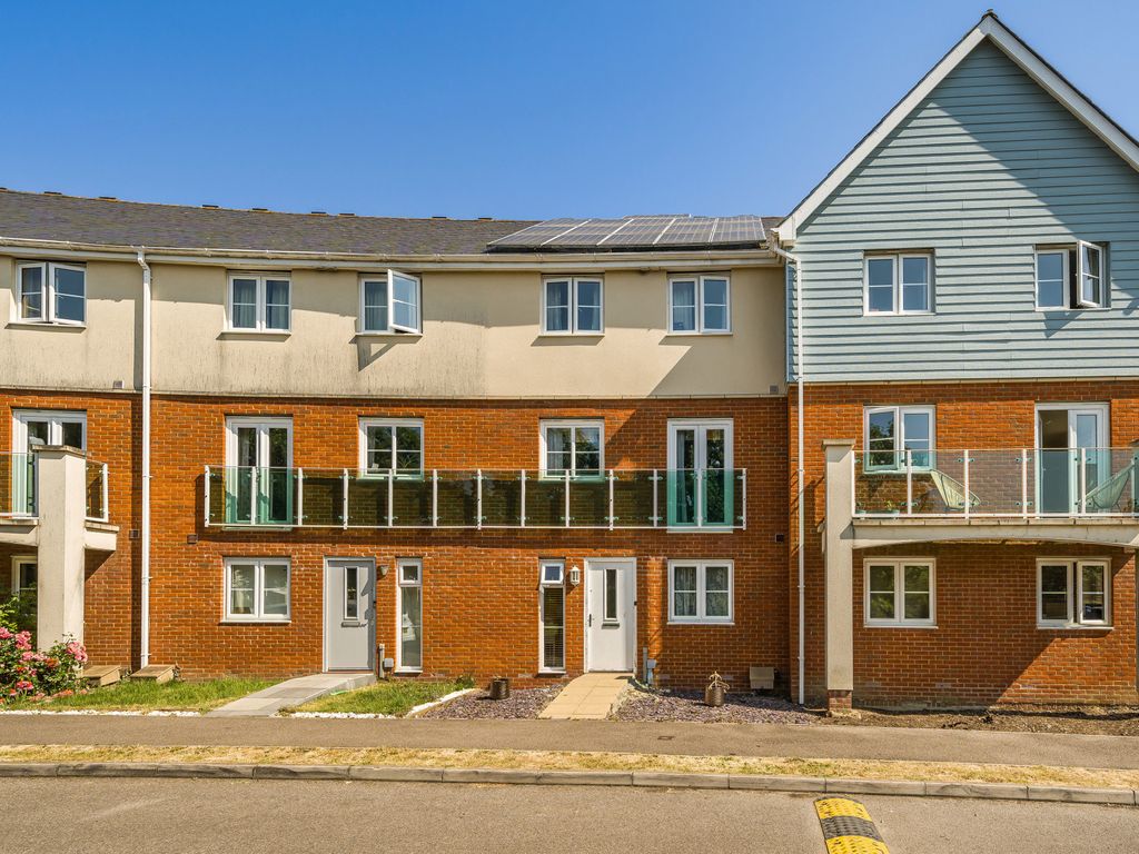 5 bed terraced house for sale in Foxboro Road, Redhill, Surrey RH1 Zoopla