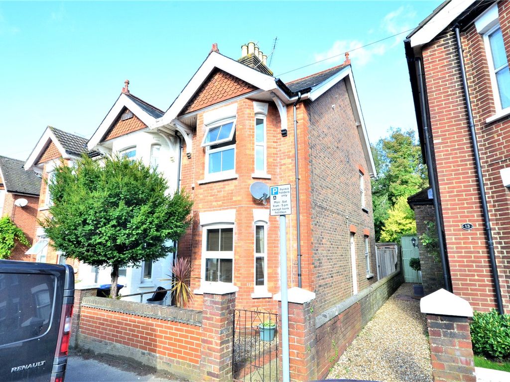 2 bed end terrace house for sale in East Grinstead, West Sussex RH19