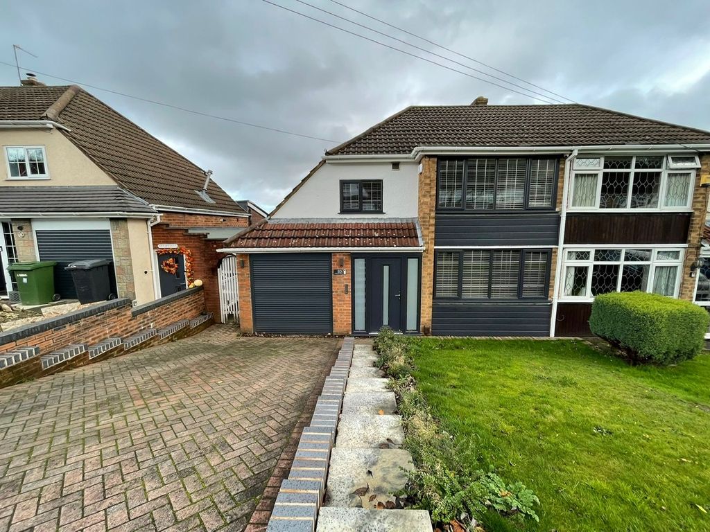 3 bed semidetached house to rent in Farrington Road, Wolverhampton WV4