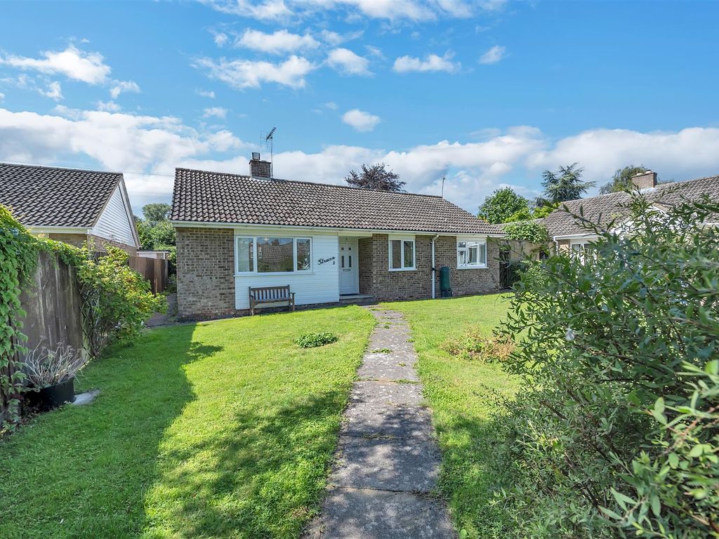 3 bed detached bungalow for sale in Tennis Field, Chevington, Bury St