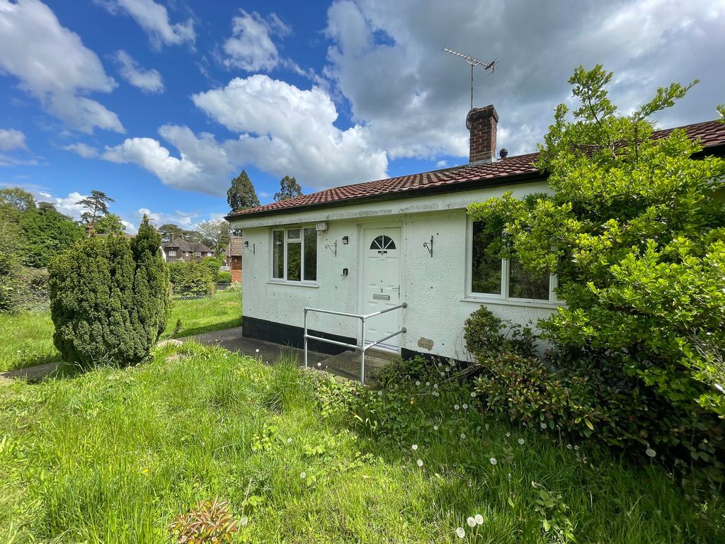 2 bed semidetached bungalow for sale in Midhurst Road, Liphook GU30