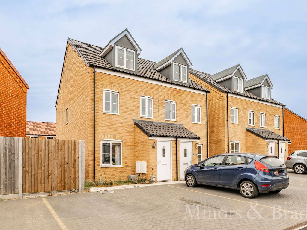3 bed semidetached house for sale in Overstrand Way, Sprowston NR7, £