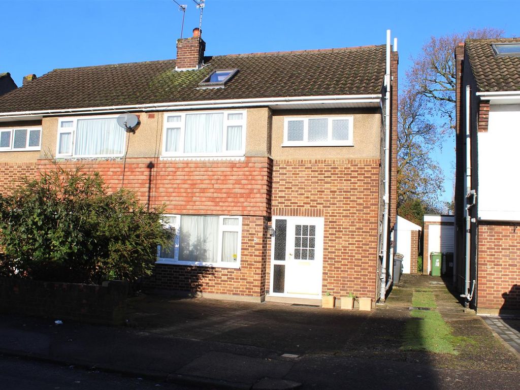 4 bed semidetached house for sale in Causeway Close, Potters Bar EN6