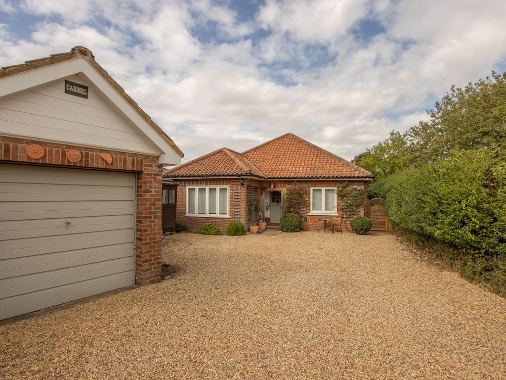 5 bed detached house for sale in Ryalla Drift, South Wootton, King's