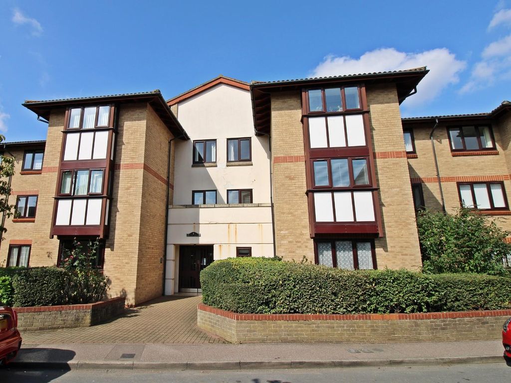 2 bed flat for sale in Victoria Court, Back Street, Biggleswade SG18, £