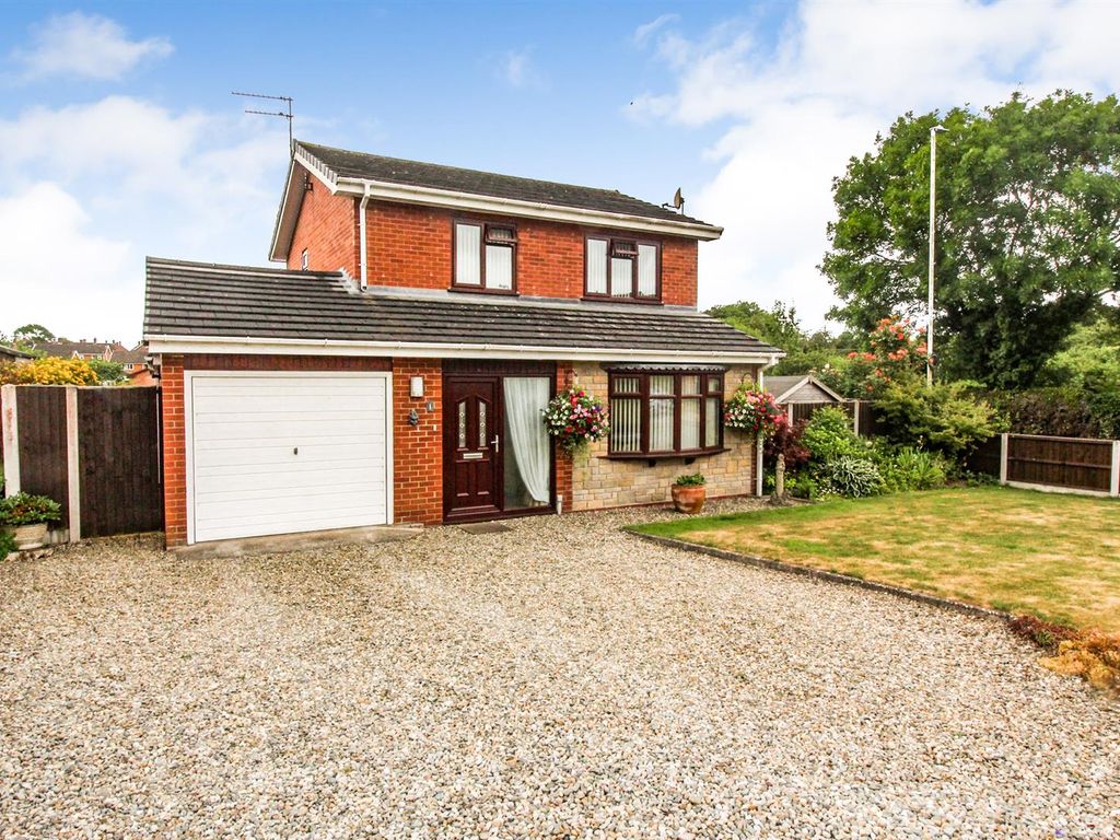 3 bed detached house for sale in Perry Road, Gobowen, Oswestry SY10, £