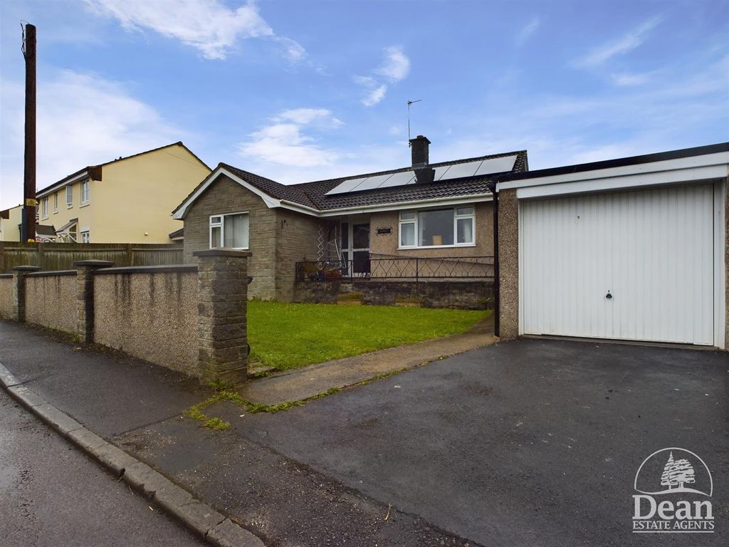 2 bed detached bungalow for sale in Parragate Road, Cinderford GL14, £