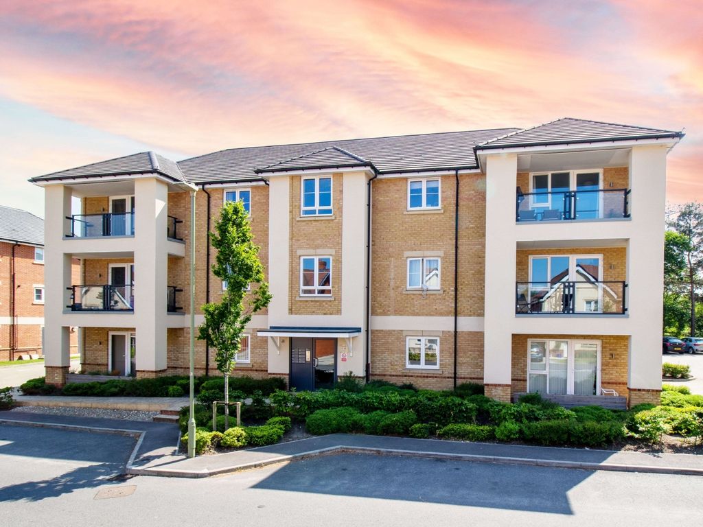 2 bed terraced house for sale in Heron House Hurst Avenue, Blackwater