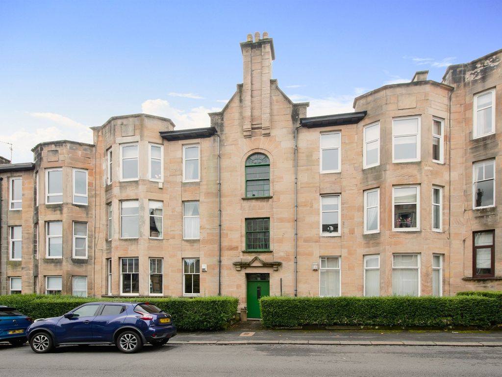 2 bed flat for sale in South Park Drive, Paisley PA2, £160,000 Zoopla