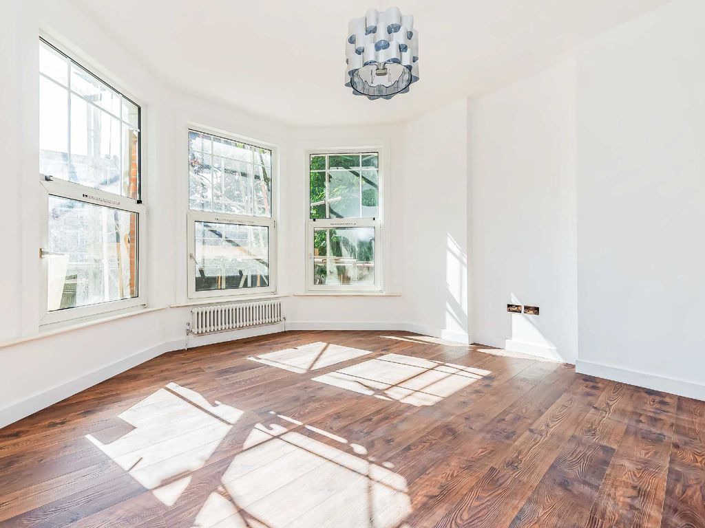 1 bed flat for sale in Colney Hatch Lane, London N10, £350,000 Zoopla