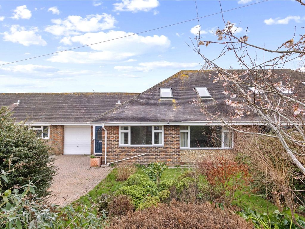 3 bed bungalow for sale in Fairfield Close, Bosham, Chichester, West