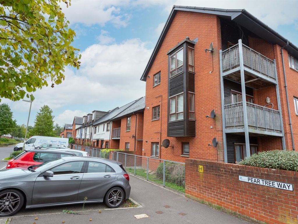 2 bed flat for sale in Pear Tree Way, Basingstoke RG21, £180,000 Zoopla