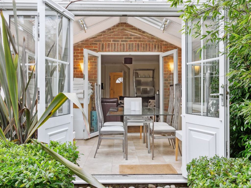 2 bed end terrace house for sale in Cedar Terrace, Richmond TW9, £