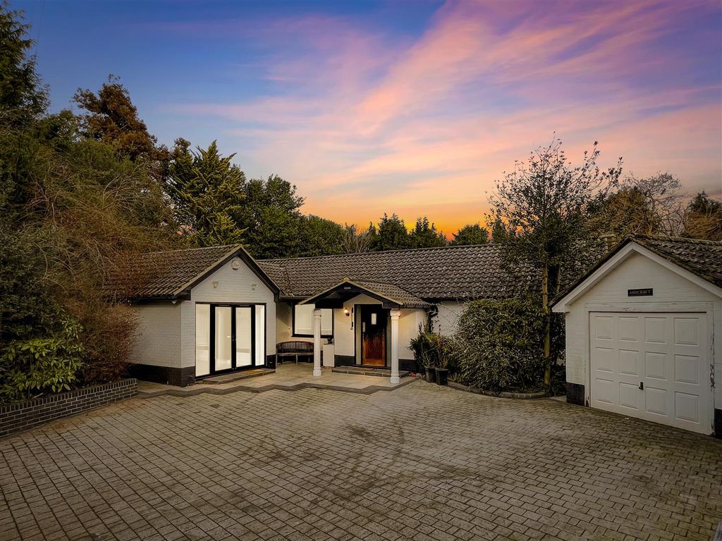 4 bed detached house for sale in Station Road, Lingfield RH7, £