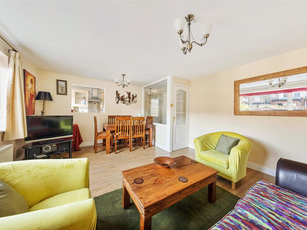 2 bed flat for sale in Stanley Road, London E18, £350,000 Zoopla