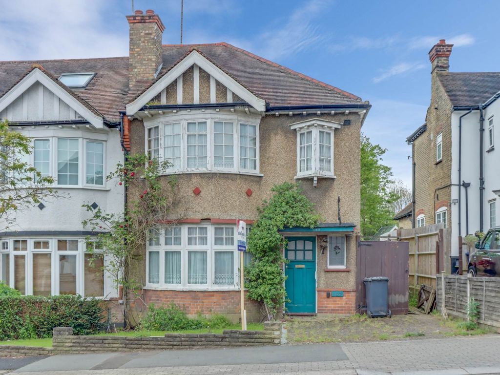 3 bed semidetached house for sale in Ashurst Road, London N12, £