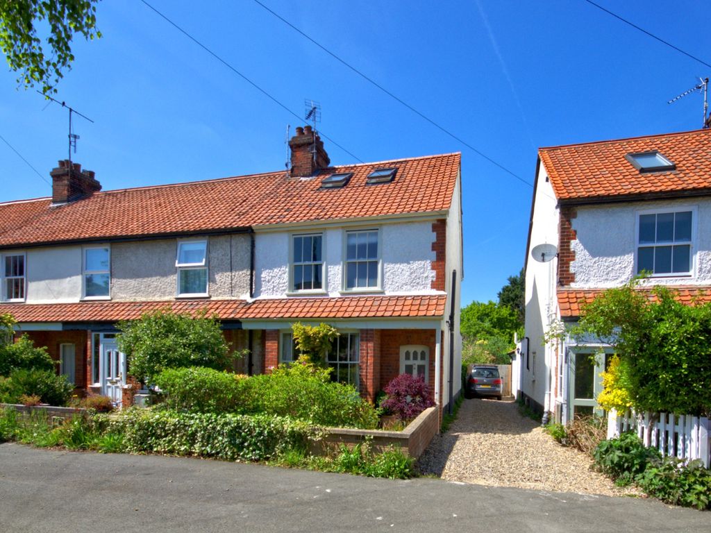 4 bed semidetached house for sale in Garden Fields, Little Shelford