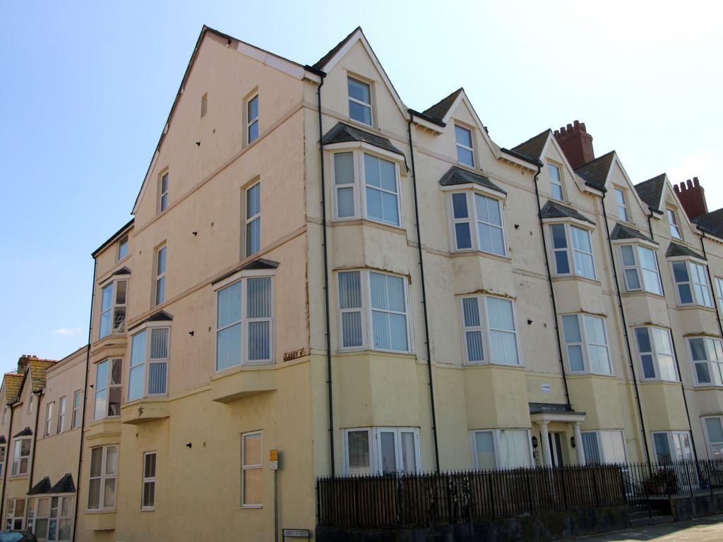 2 bed flat for sale in West Parade, Rhyl LL18 Zoopla
