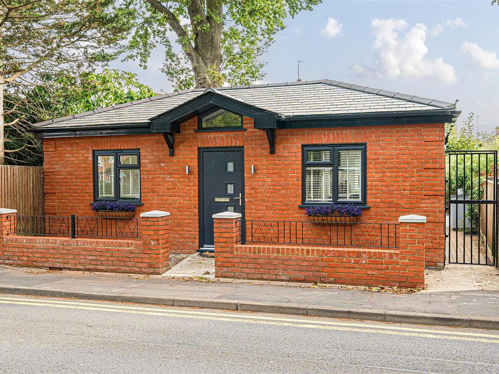 1 bed detached bungalow for sale in Dukes Ride, Crowthorne, Berkshire