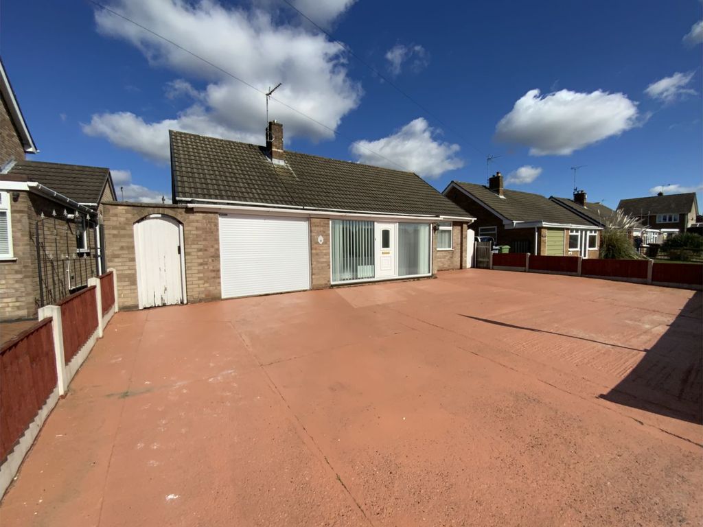 2 bed detached bungalow for sale in Thoresby Drive, Edwinstowe