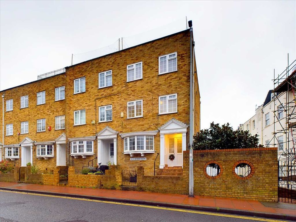 3 bed end terrace house for sale in Seymour Square, Brighton BN2, £