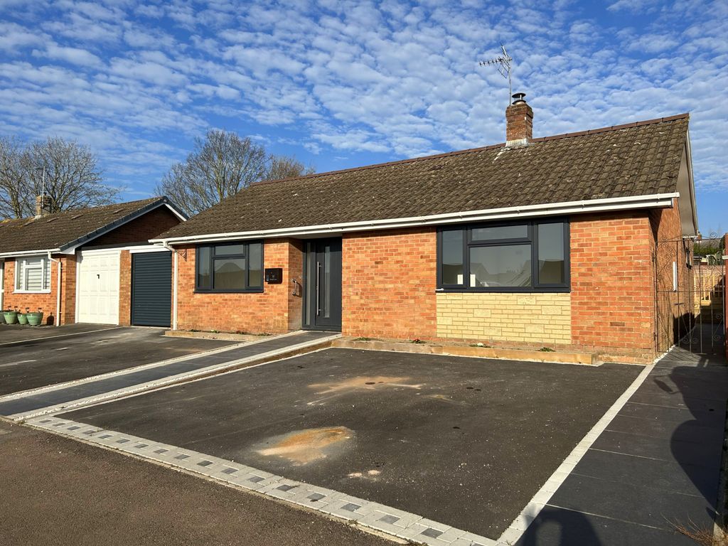 3 bed bungalow to rent in Paxhill Lane, Twyning, Gloucestershire GL20