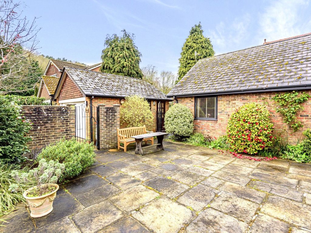 3 bed bungalow for sale in Birtley Rise, Bramley, Guildford GU5 Zoopla