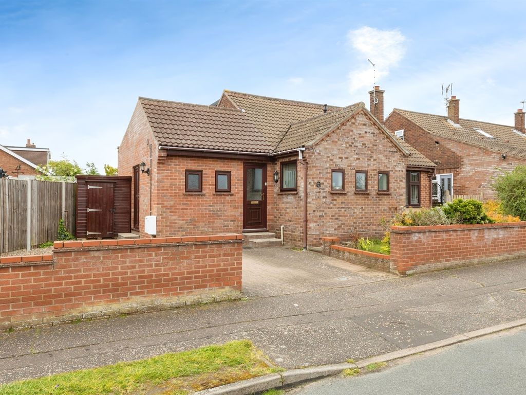 4 bed bungalow for sale in Saracen Road, Hellesdon, Norwich NR6, £