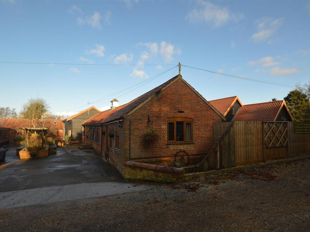 3 bed property to rent in Rotten Row, East Tuddenham, Dereham NR20, £