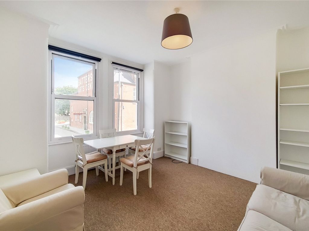 2 bed flat to rent in Theatre Street, The Shaftesbury Estate SW11, £