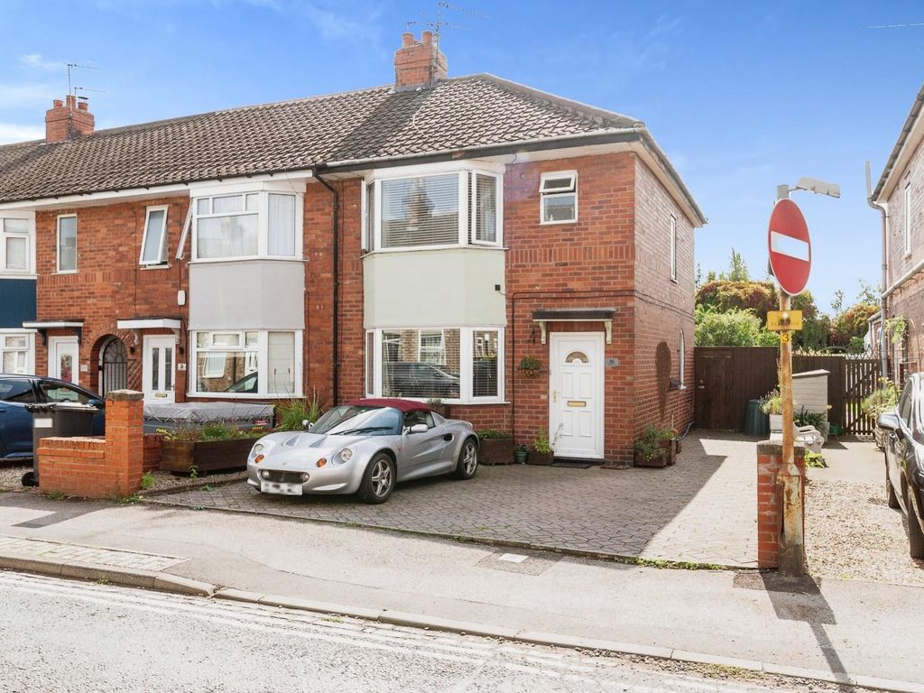3 bed end terrace house for sale in Garfield Terrace, York YO26, £