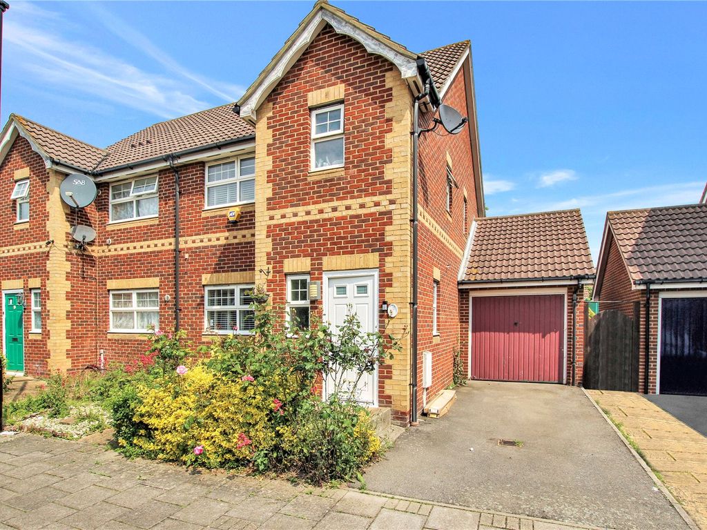 3 bed semidetached house for sale in Delisle Road, Thamesmead, London