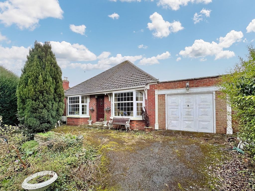 3 bed detached bungalow for sale in Highworth Road, Faringdon SN7 Zoopla