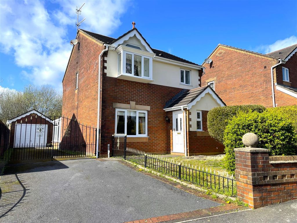 3 bed detached house for sale in Meadow Court, Maes Ty Cwrdd