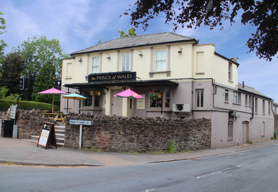 Pub/bar for sale in Walford Road, RossOnWye HR9, £10,000 Zoopla