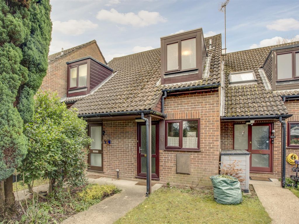1 bed terraced house for sale in Hedge Lea, Wooburn Green, High