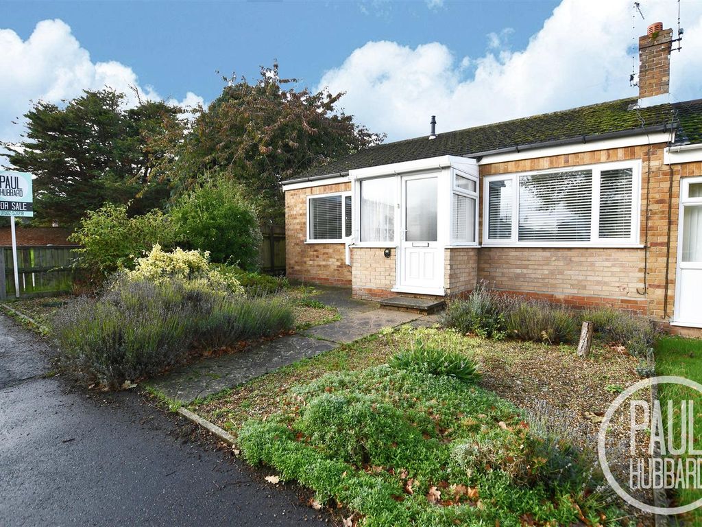 2 bed semidetached bungalow for sale in Lloyds Avenue, Kessingland
