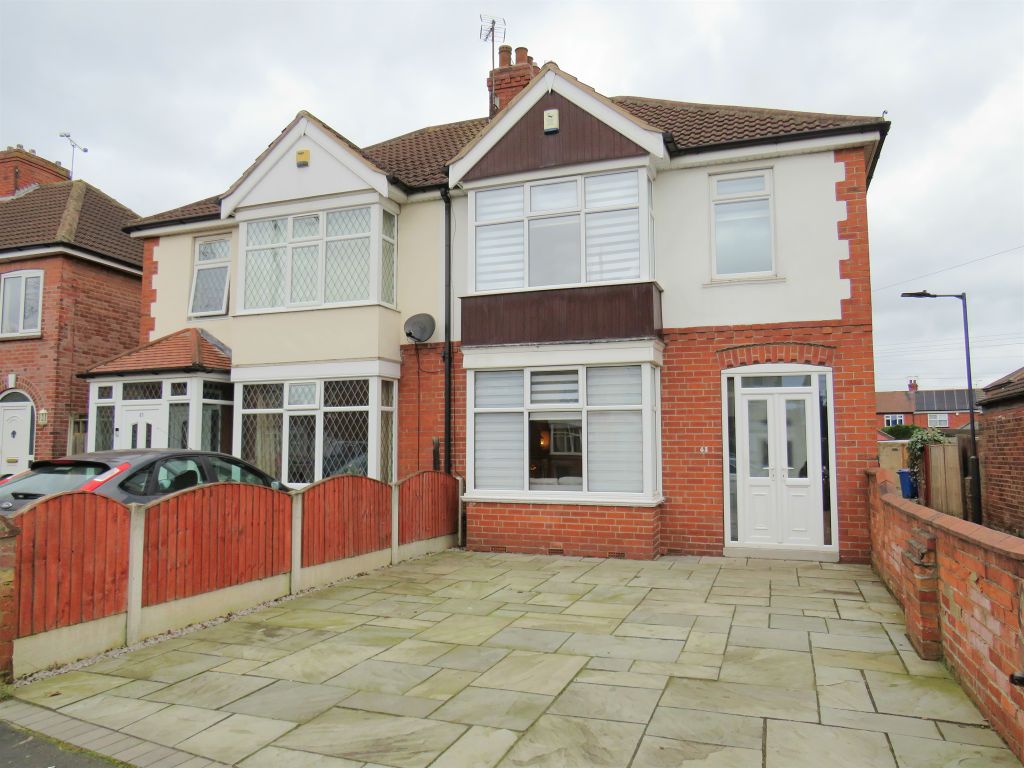 3 bed semidetached house for sale in Marlborough Road, Townfields