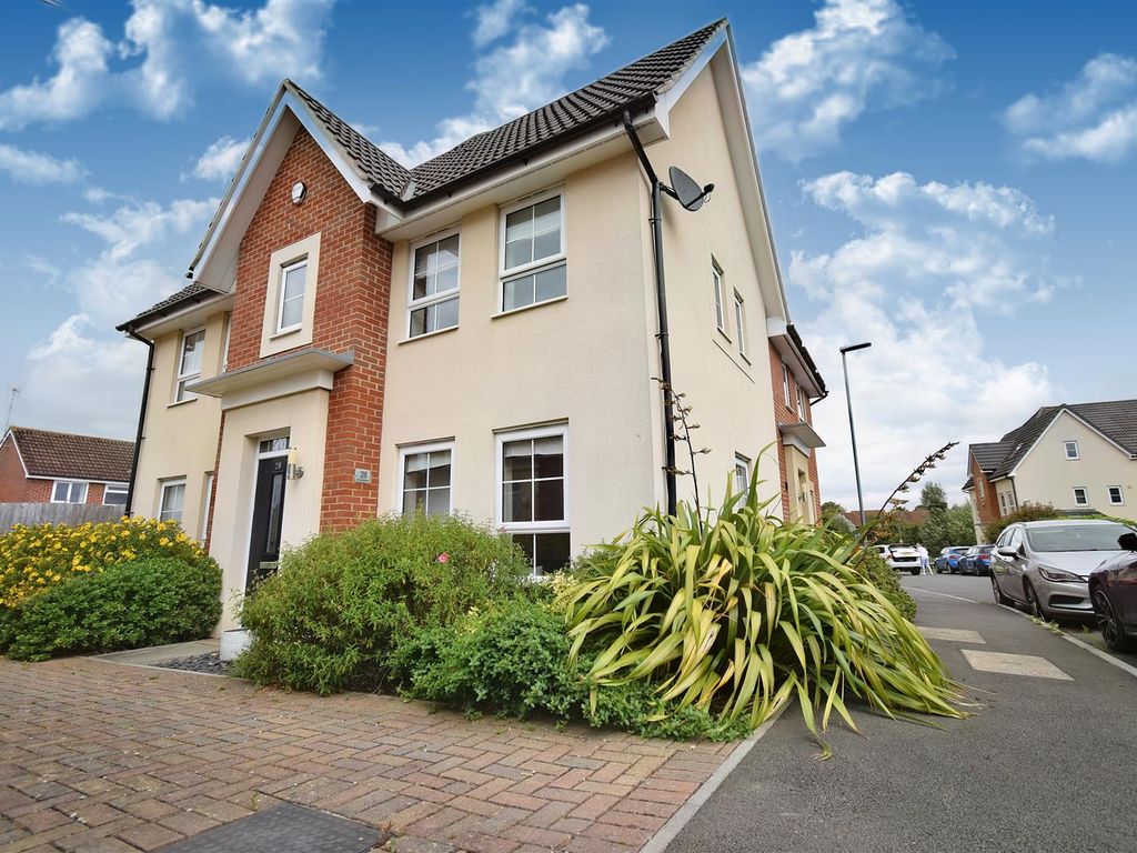 3 bed semidetached house for sale in Foxwhelp Way, Quedgeley