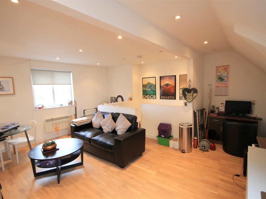2 bed to rent in Old Kent Road, London SE15 Zoopla