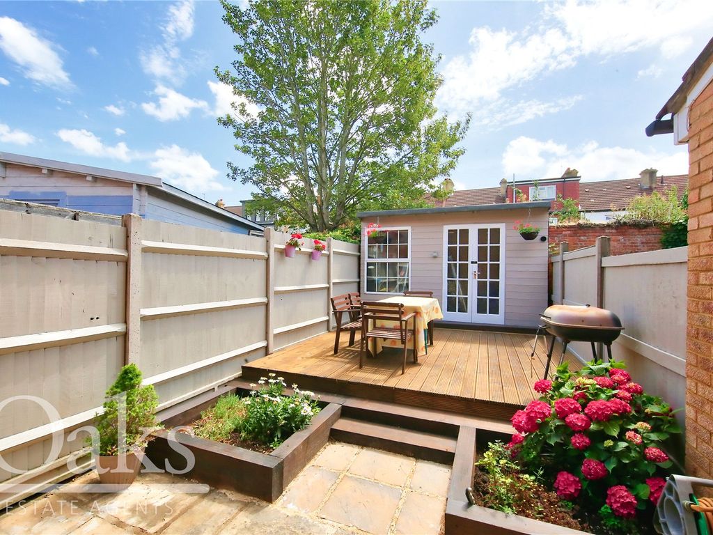 2 bed end terrace house for sale in Davies Close, Croydon CR0, £385,000