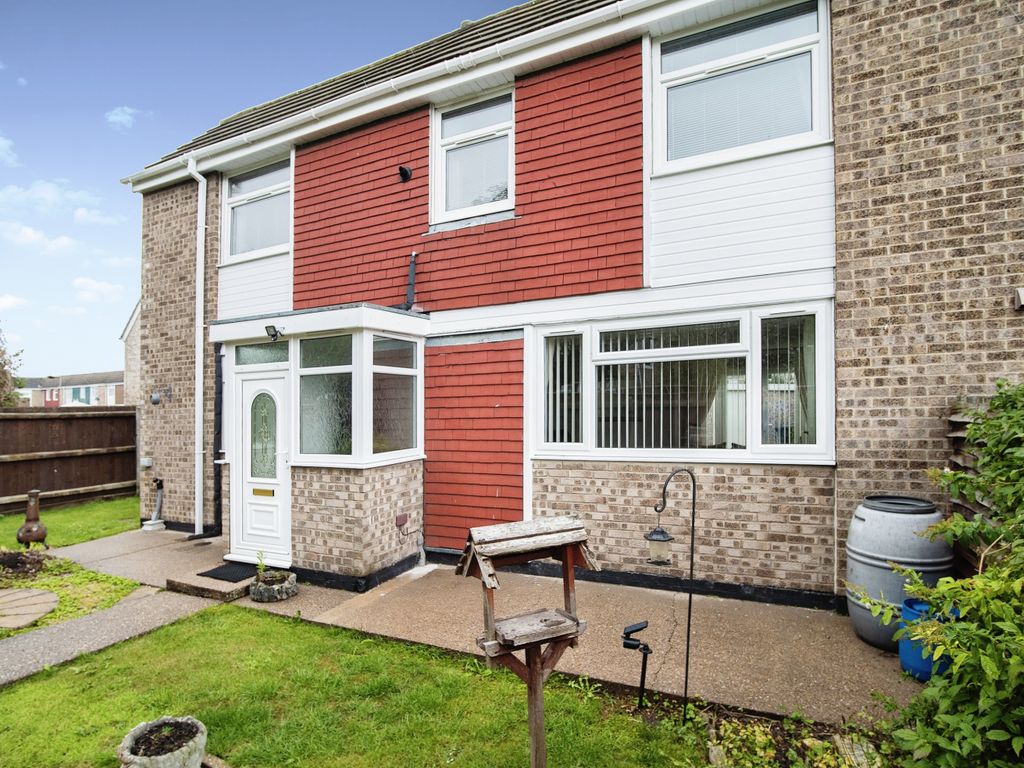 3 bed semidetached house for sale in Bisley Grove, Bransholme, Hull