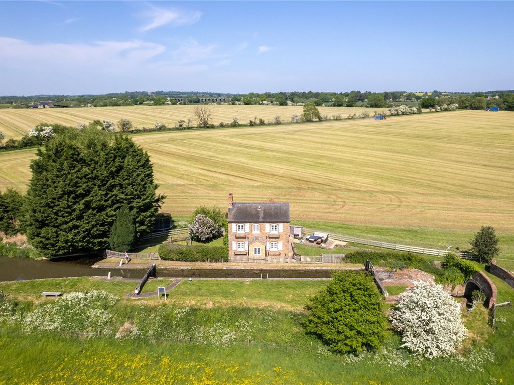 2 bed detached house for sale in Somerton, Bicester OX25, £325,000 Zoopla