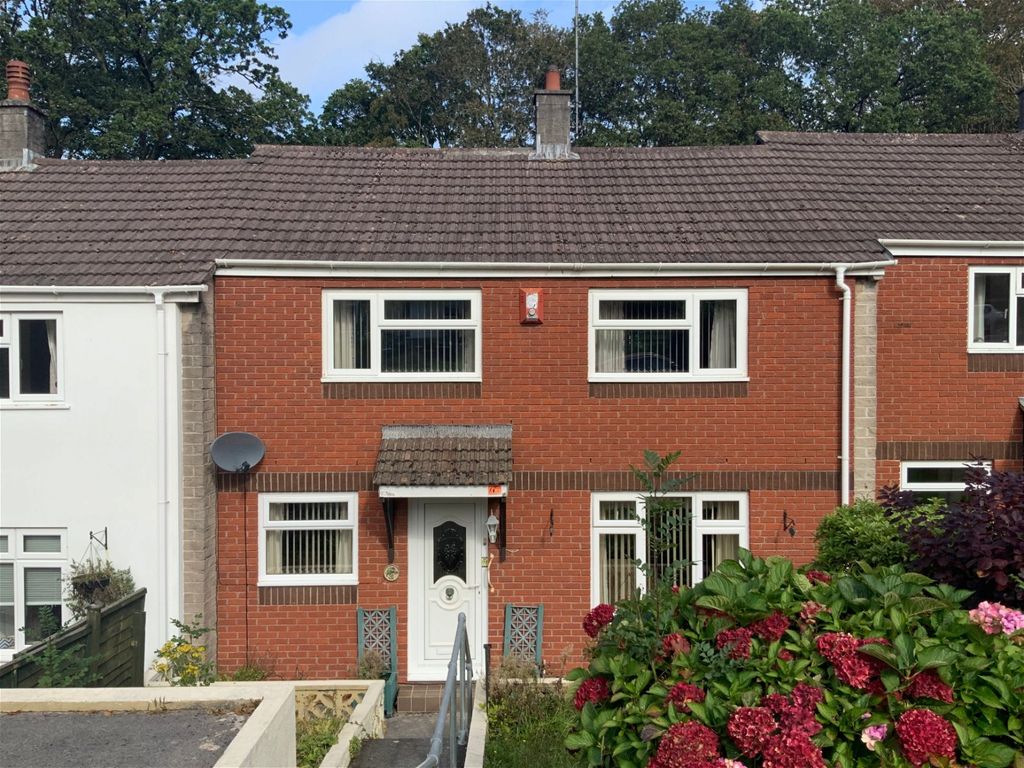 2 bed terraced house for sale in Frontfield Crescent, Southway