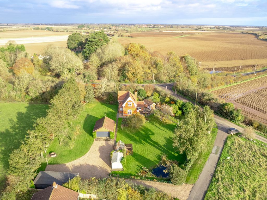 3 bed detached house for sale in Mumby Road, Thurlby, Alford LN13, £