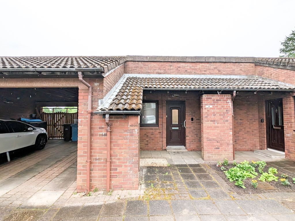 1 bed terraced bungalow for sale in Glencairn Road, Glasgow G67, £