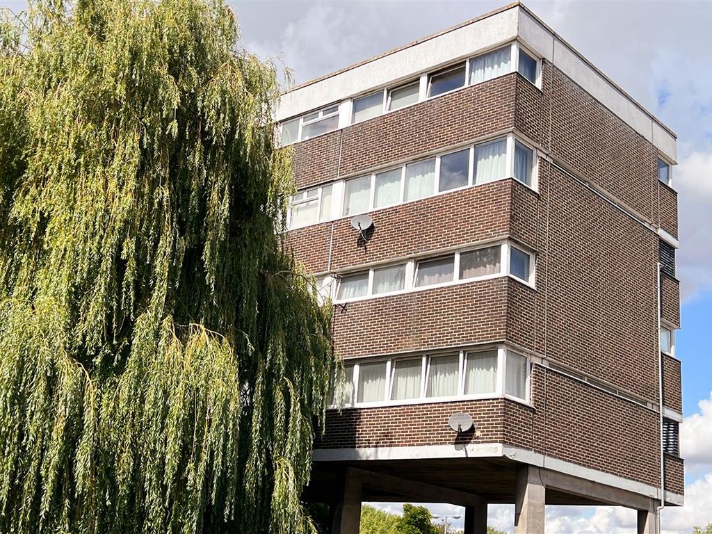 4 bed for sale in Ballards Walk, Laindon, Basildon SS15, £