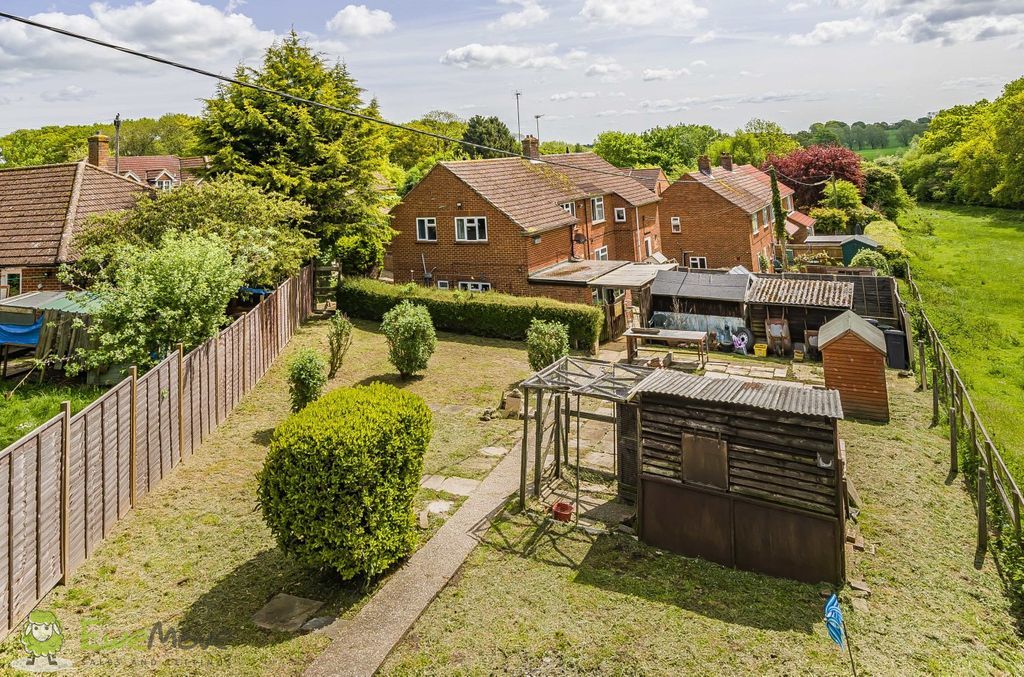 3 bed semidetached house for sale in Beals Pightle, Charter Alley